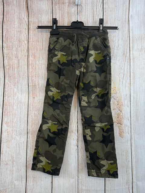 Next leicht gefütterte Stoffhose camouflage Gr. 104