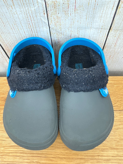 Crocs gefütterte Hausschuhe Grau Gr. 28/29