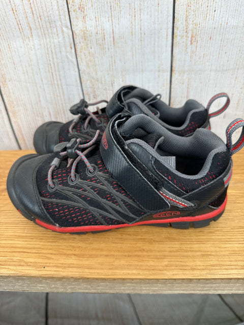 Keen Halbschuhe schwarz/ rot Gr. 31